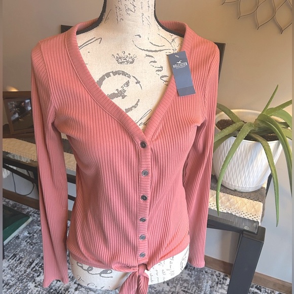Hollister Top - NWT - Picture 3 of 8